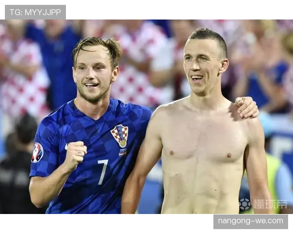 夸雷斯马与哈梅斯边锋跑位差异如何构建进攻结构